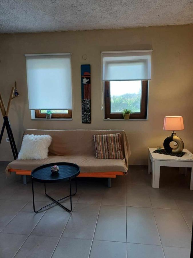 2 Apartment Kria Vrisi (Kireas)